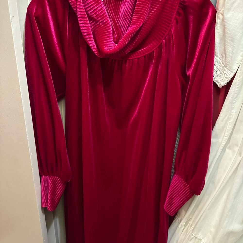 Vintage Lisanne red velour house dress size small